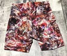 Load image into Gallery viewer, lululemon red/white/multi colour shorts - Hers size 6
