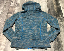 Load image into Gallery viewer, lululemon blue/grey light jacket - Hers size 6
