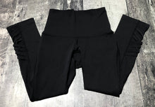 Load image into Gallery viewer, lululemon black cropped leggings - Hers size 2
