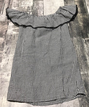 Load image into Gallery viewer, Tommy Bahama black/white off the shoulder dress - Hers size S
