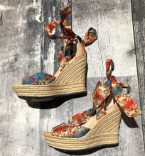 Load image into Gallery viewer, UGG red/blues/beige wedge heels - Hers size 6
