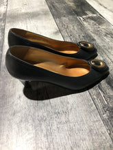 Load image into Gallery viewer, Arnold Churgin black/gold heel - Hers size 5.5
