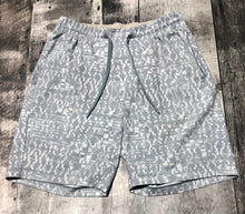 Load image into Gallery viewer, lululemon light grey/white shorts - His size S
