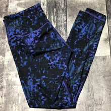 Load image into Gallery viewer, lululemon black/blue mid rise leggings - Hers size approx M
