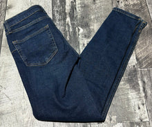 Load image into Gallery viewer, Zara dark blue mid rise jeans - Hers size 4
