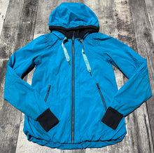 Load image into Gallery viewer, lululemon blue/black light jacket - Hers size 6
