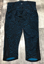 Load image into Gallery viewer, lululemon black/blue capri leggings - Hers size 8
