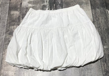 Load image into Gallery viewer, Joe Fresh white bubble short skirt - Hers size S
