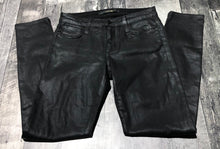 Load image into Gallery viewer, Joe’s black mid rise skinny jeans - Hers size 27
