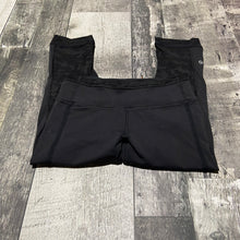 Load image into Gallery viewer, Lululemon black capris - Hers size 4
