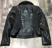 Load image into Gallery viewer, Guess shiny black crop jacket - Hers size S
