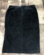 Load image into Gallery viewer, Danier navy real leather skirt - Hers size 4
