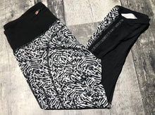Load image into Gallery viewer, lululemon black/white cropped leggings - Hers size 4
