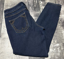 Load image into Gallery viewer, True Religion dark blue low rise skinny jeans - Hers size 27

