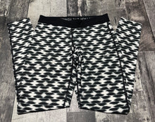 Load image into Gallery viewer, Nike black/white leggings - Hers size M
