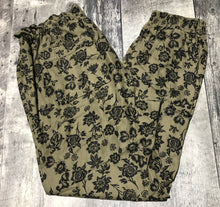 Load image into Gallery viewer, Wilfred green/black high rise pants - Hers size S
