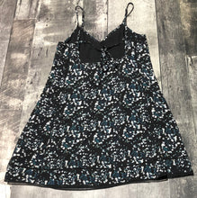 Load image into Gallery viewer, Sunday Best black/white/teal mini dress - Hers size 6
