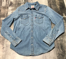 Load image into Gallery viewer, Levi blue long sleeve button up - Hers size XS
