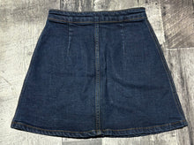 Load image into Gallery viewer, Topshop dark blue mini skirt - Hers size 25
