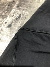 Load image into Gallery viewer, lululemon black crop leggings - Hers size 4
