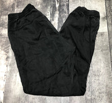Load image into Gallery viewer, lululemon black loose jogger pants - Hers size 8
