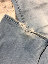 Load image into Gallery viewer, Hudson light blue low rise slim boot cut jeans - Hers size 28
