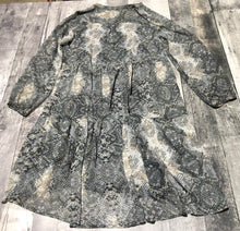 Load image into Gallery viewer, Cream black/beige/brown long sleeve dress - Hers size 38
