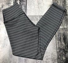 Load image into Gallery viewer, lululemon black/white high rise cropped legging - Hers size approx S
