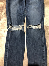 Load image into Gallery viewer, Joe’s blue mid rise skinny ankle jeans - Hers size 28
