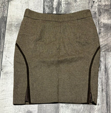 Load image into Gallery viewer, Club Monaco brown skirt - Hers size 2
