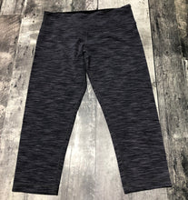 Load image into Gallery viewer, lululemon grey/purple cropped leggings - Hers size 8
