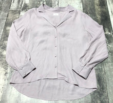 Load image into Gallery viewer, Wilfred lavender button up blouse - Hers size M
