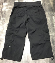 Load image into Gallery viewer, lululemon black baggy capris - Hers size 4

