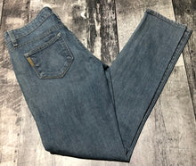 Load image into Gallery viewer, Paige blue low rise slim leg jeans - Hers size 26
