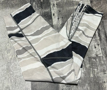 Load image into Gallery viewer, lululemon cream/black/grey cropped leggings - Hers size approx S
