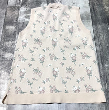 Load image into Gallery viewer, Contemporaine beige/green/pink sweater vest - Hers size M
