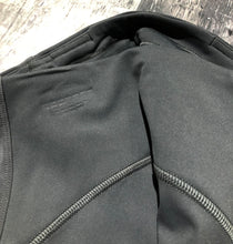 Load image into Gallery viewer, lululemon dark grey cropped leggings - Hers size 6
