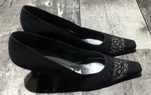 Load image into Gallery viewer, Stuart Weitzman black heels - Hers size 10
