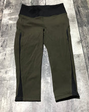 Load image into Gallery viewer, lululemon green capri leggings - Hers size 4
