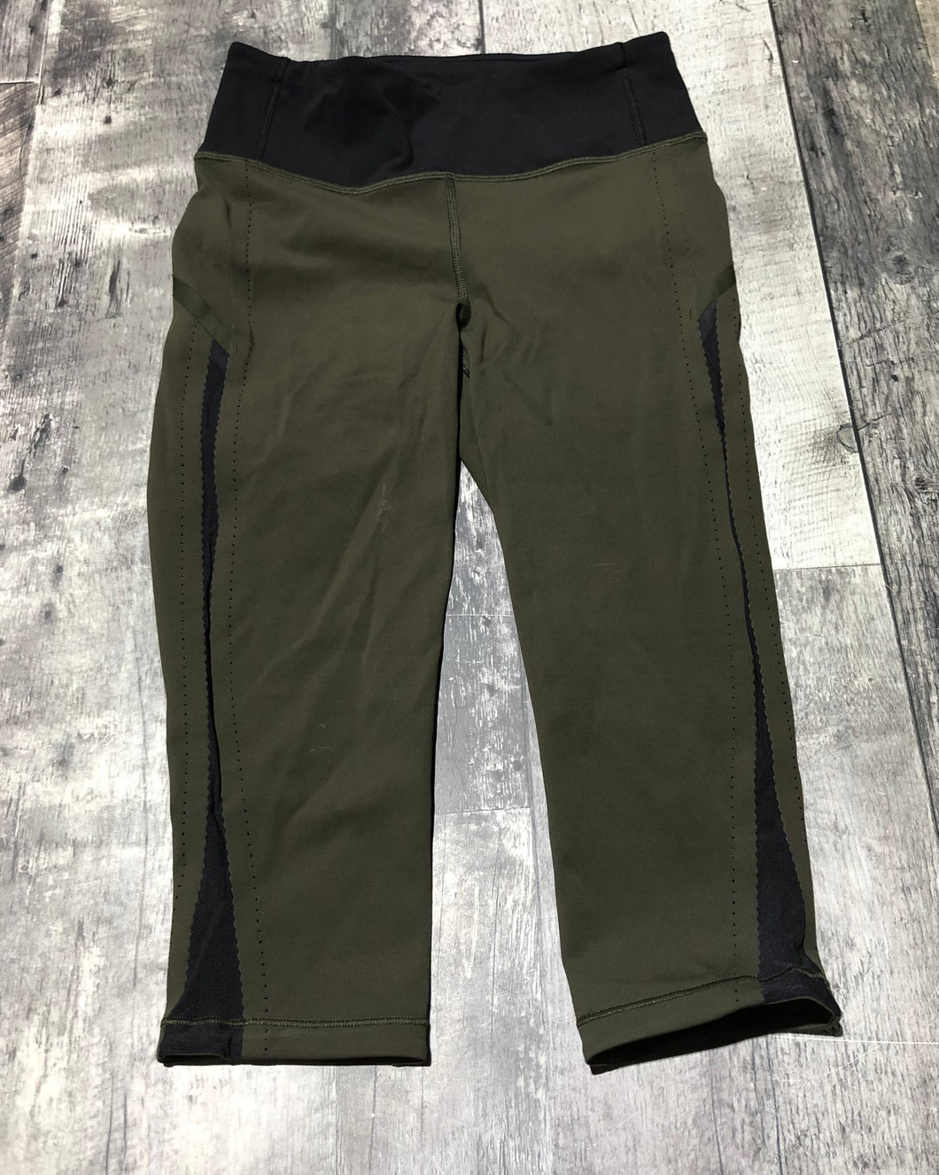 lululemon green capri leggings - Hers size 4