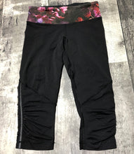 Load image into Gallery viewer, lululemon black/red/purple capri leggings - Hers size 4
