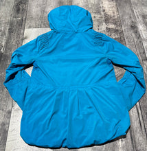 Load image into Gallery viewer, lululemon blue/black light jacket - Hers size 6
