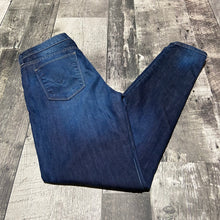 Load image into Gallery viewer, Hudson blue jeans - Hers size 28
