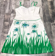 Load image into Gallery viewer, Nine West white/green/blue dress - Hers size 8

