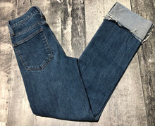 Load image into Gallery viewer, Denim Forum high rise cuff jeans - Hers size 23
