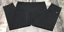 Load image into Gallery viewer, lululemon black capri leggings - Hers size 8
