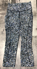 Load image into Gallery viewer, lululemon white/blue/black cropped leggings - Hers size 4
