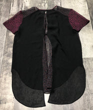 Load image into Gallery viewer, Wilfred black/pink 100% silk open back blouse - Hers size XS
