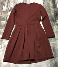 Load image into Gallery viewer, Sunday Best brown long sleeve dress - Hers size 6
