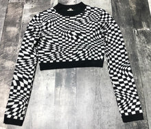 Load image into Gallery viewer, Garage black/white crop long sleeve - Hers size XS
